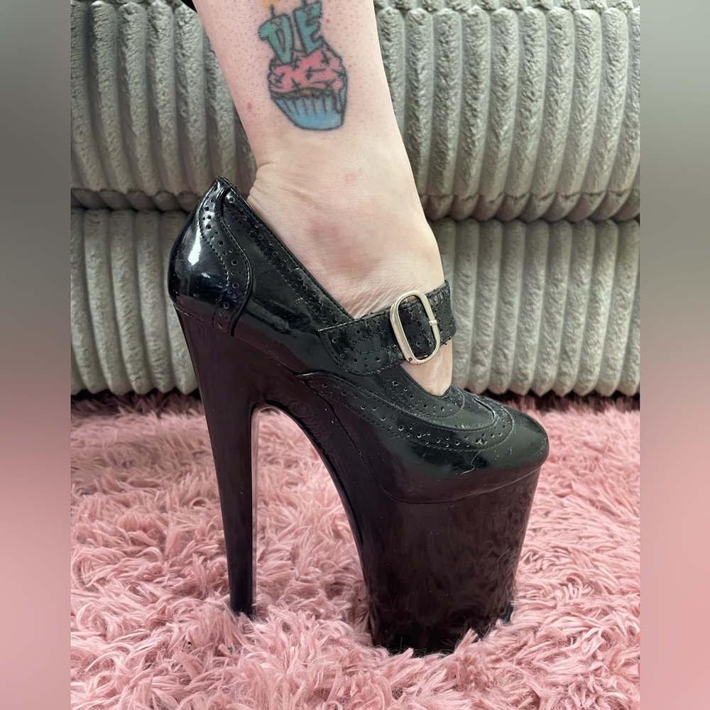 Devious 8” Platform Heels. Size 6. - Picture 6 of 7